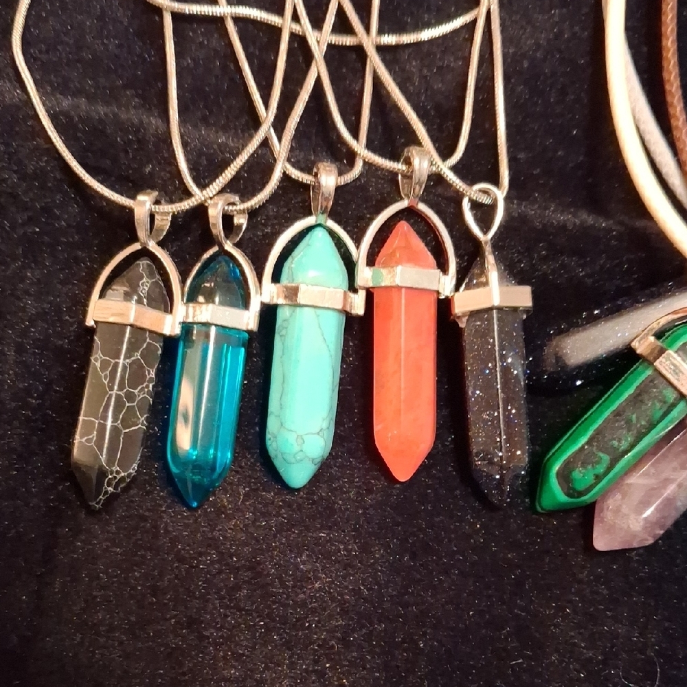 Elegant Crystal Pendant Necklace RANDOM COLOR - Picture 2 of 4